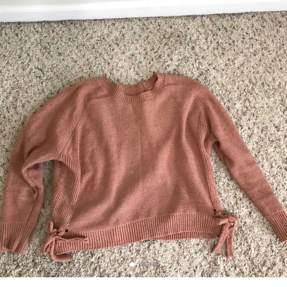 Pink salmon sweater with bows on side